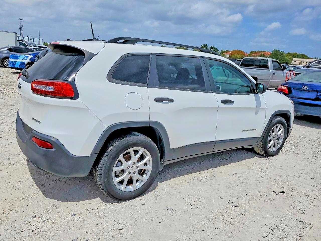 2016 Jeep Cherokee Sport - Фото 3