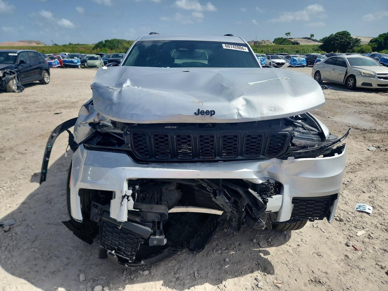 2023 Jeep Grand Cherokee L Laredo/L Altitude - Image 5