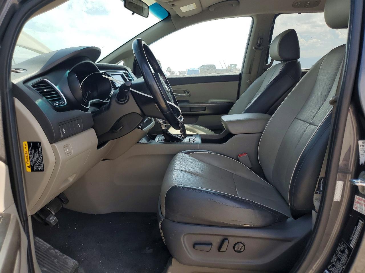 2017 Kia Sedona Lx - Image 7