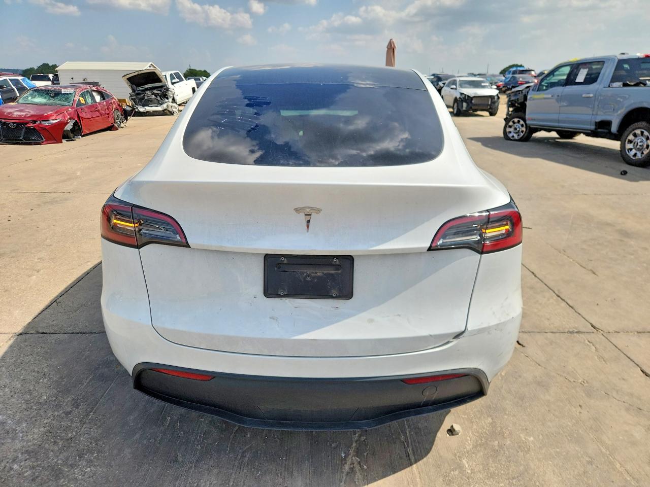 2024 Tesla Model Y - Фото 6