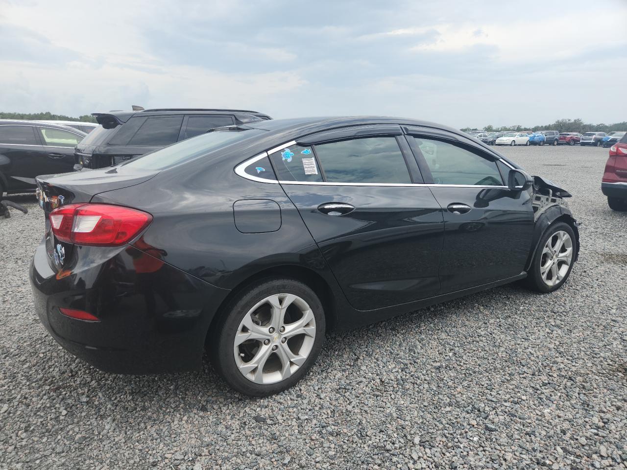 2018 Chevrolet Cruze Premier - Image 3