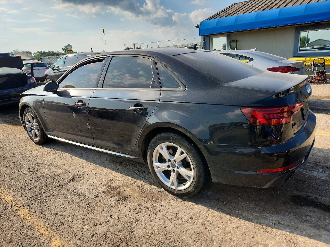 2018 Audi A4 Premium - Фото 2