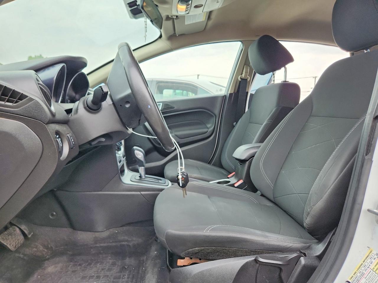 2015 Ford Fiesta Se - Фото 7