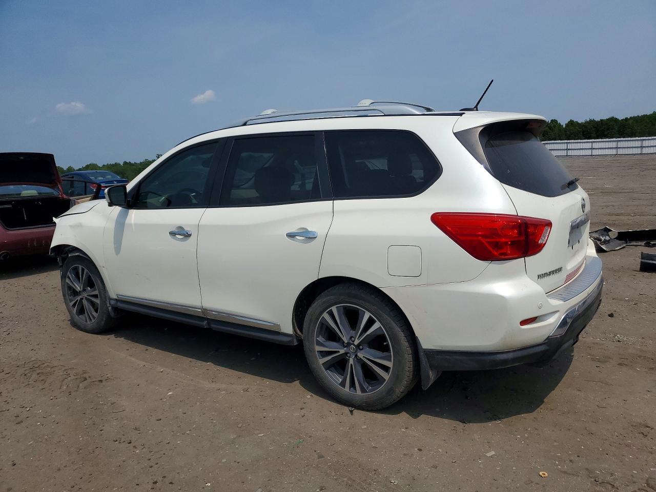 2017 Nissan Pathfinder Platinum - Фото 2