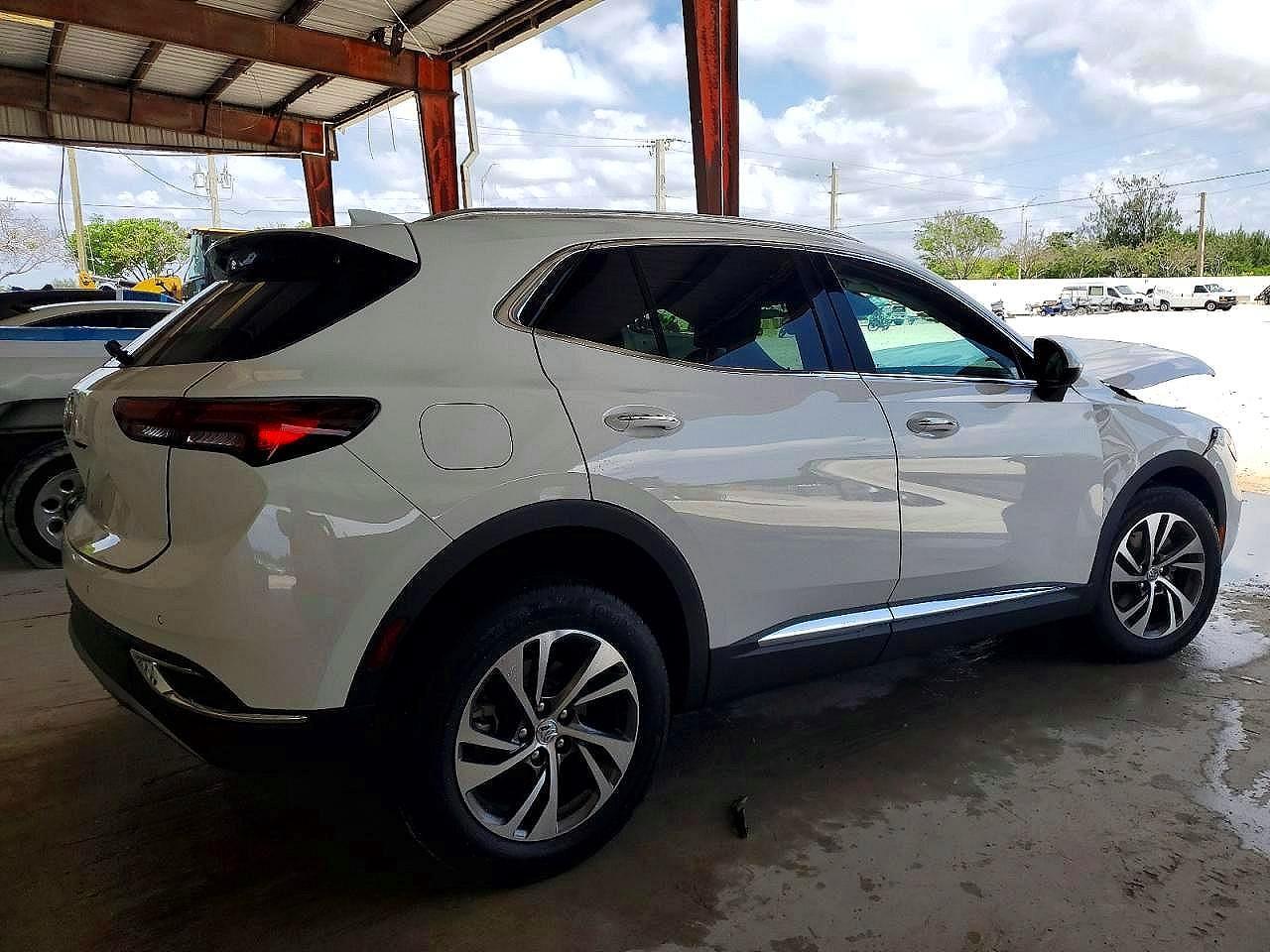2022 Buick Envision Essence - Image 3