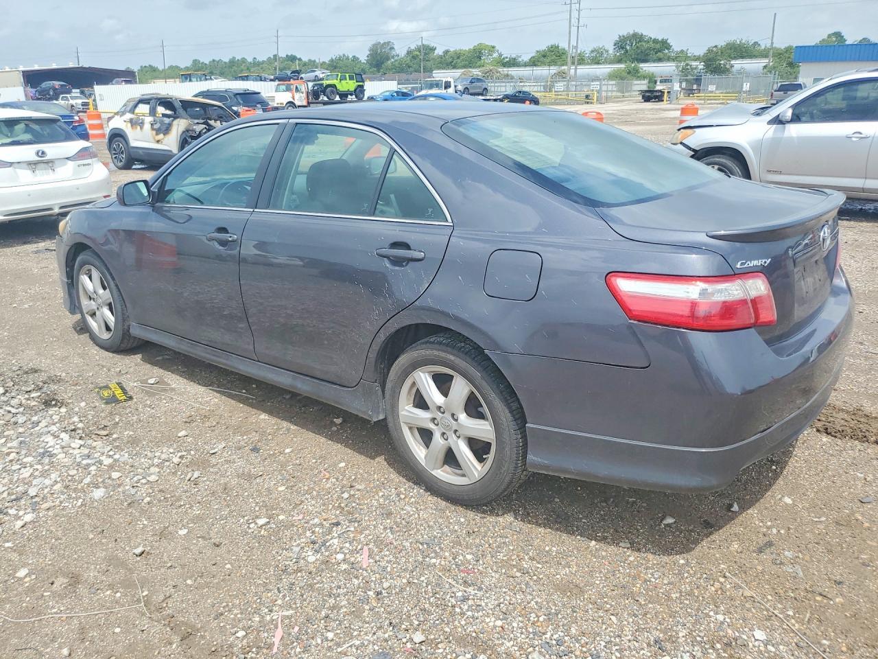 2009 Toyota Camry - Фото 2