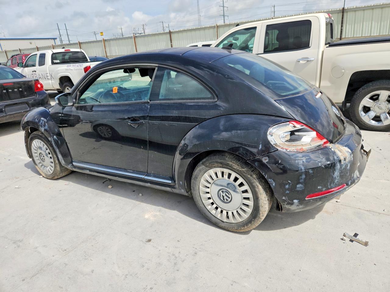 2013 Volkswagen Beetle - Фото 2