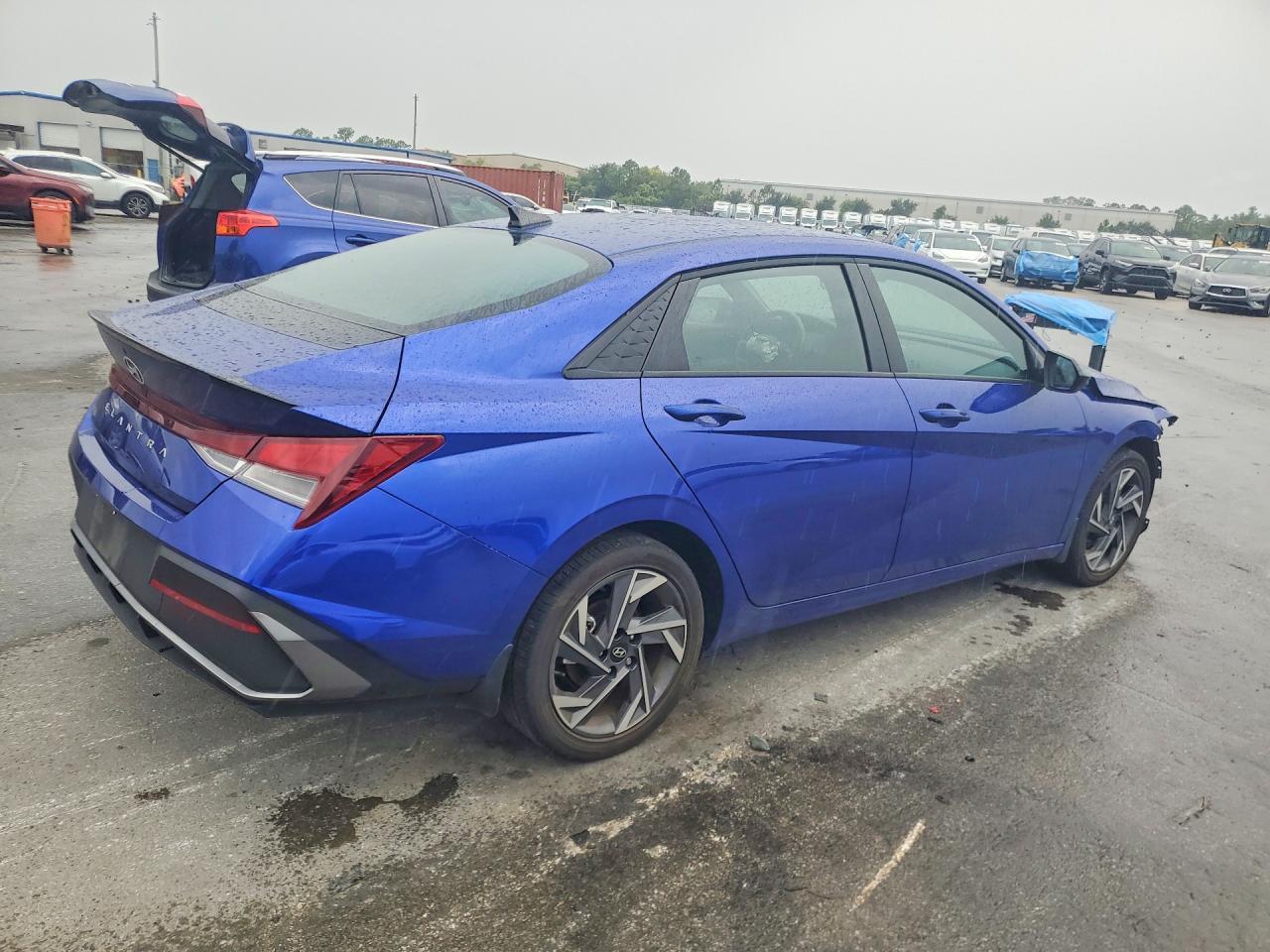2025 Hyundai Elantra Sel Sport - Image 3