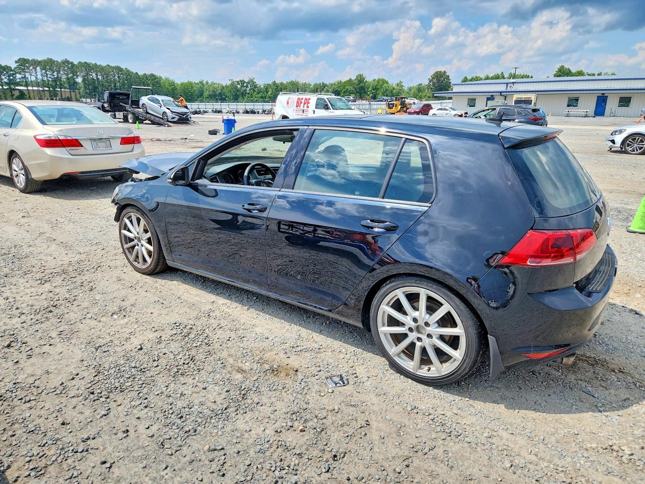 2015 Volkswagen Golf - Фото 2