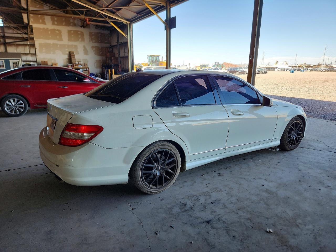 2011 Mercedes-Benz C 300 - Фото 3