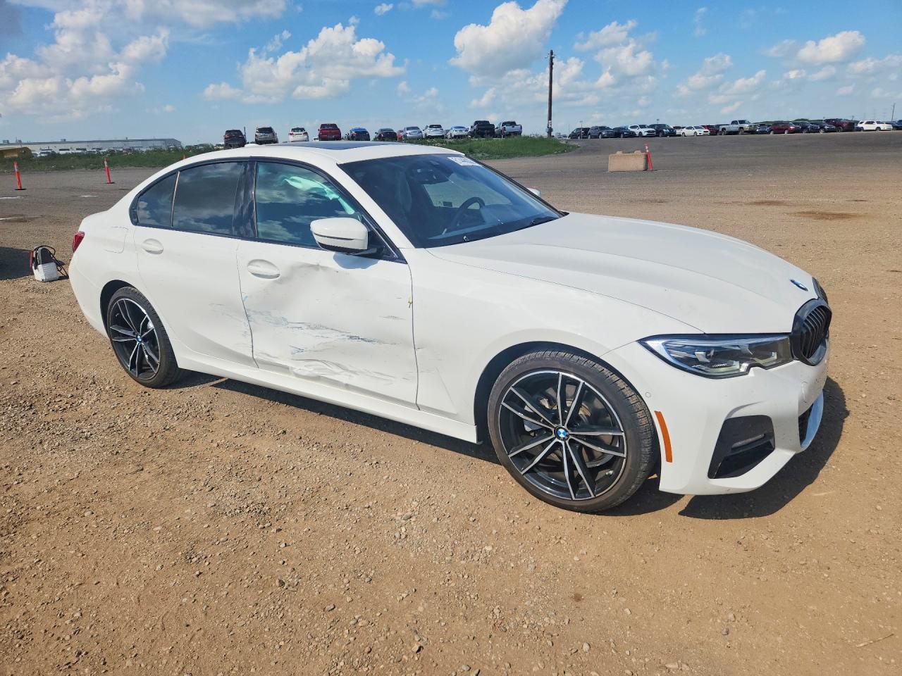 2021 BMW 330Xe - Фото 4