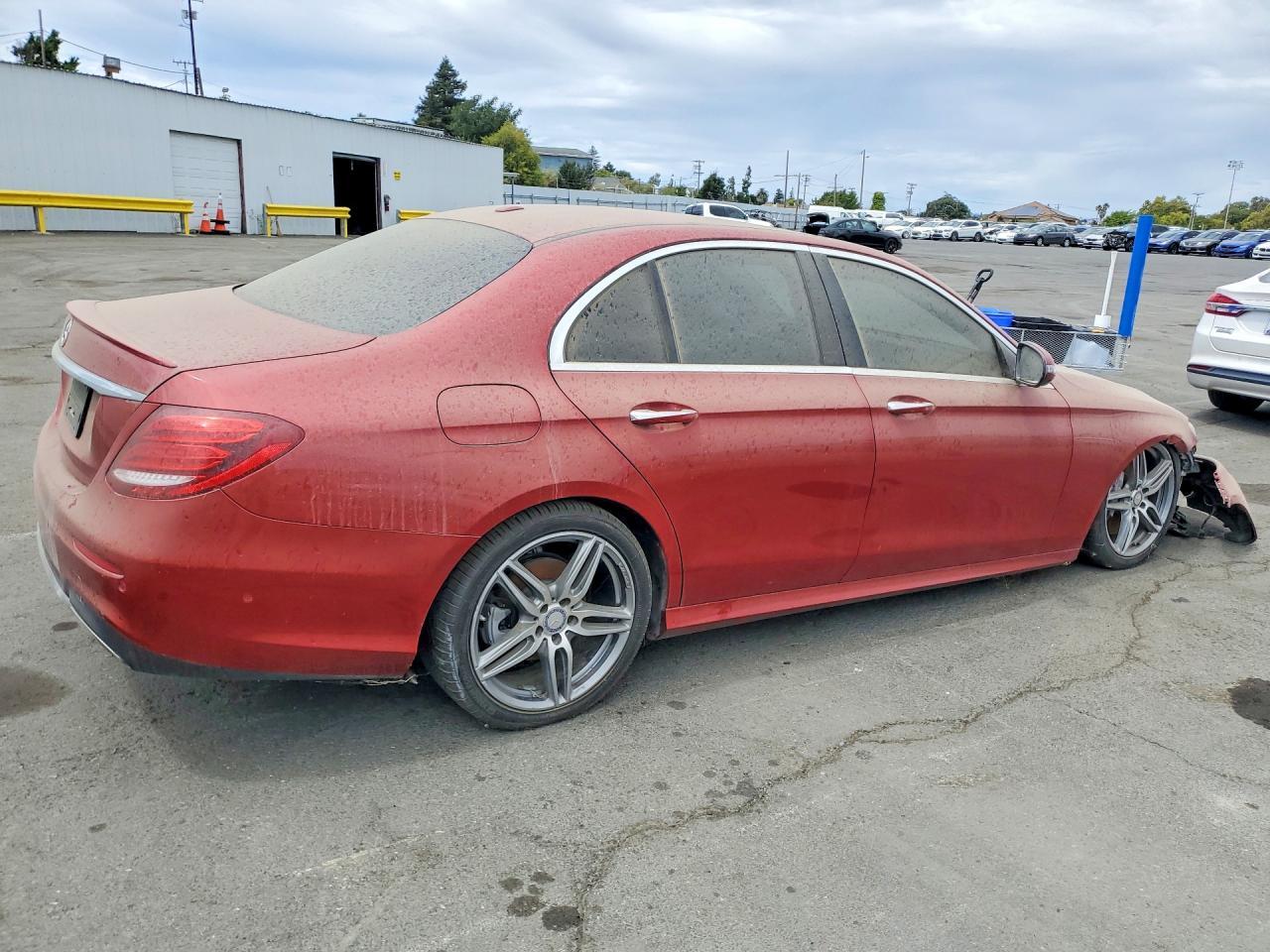 2017 Mercedes-Benz E 300 - Фото 3