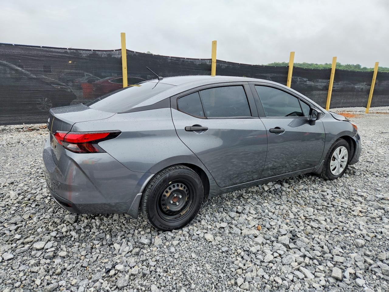 2021 Nissan Versa S - Фото 3