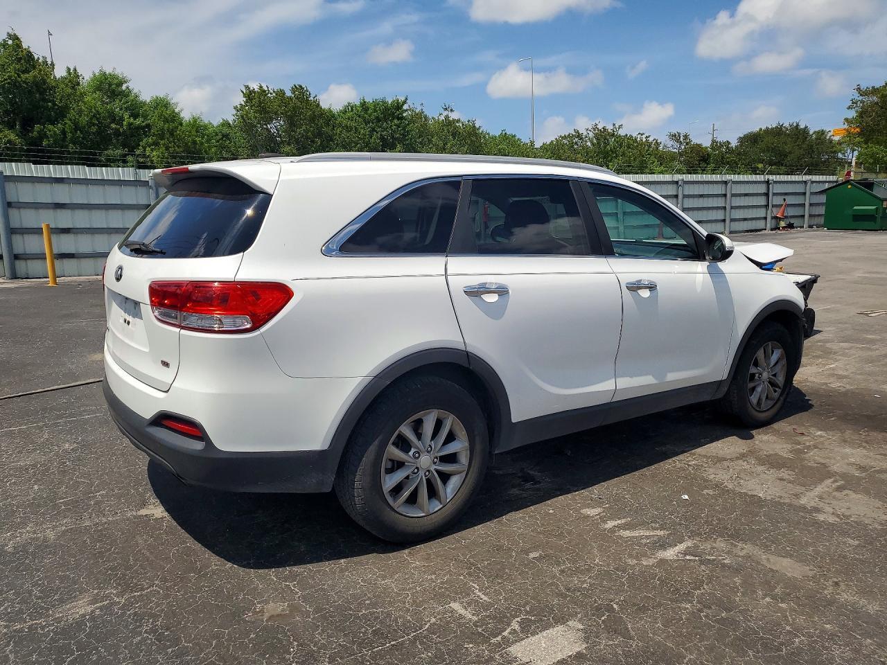2017 Kia Sorento Lx - Image 3