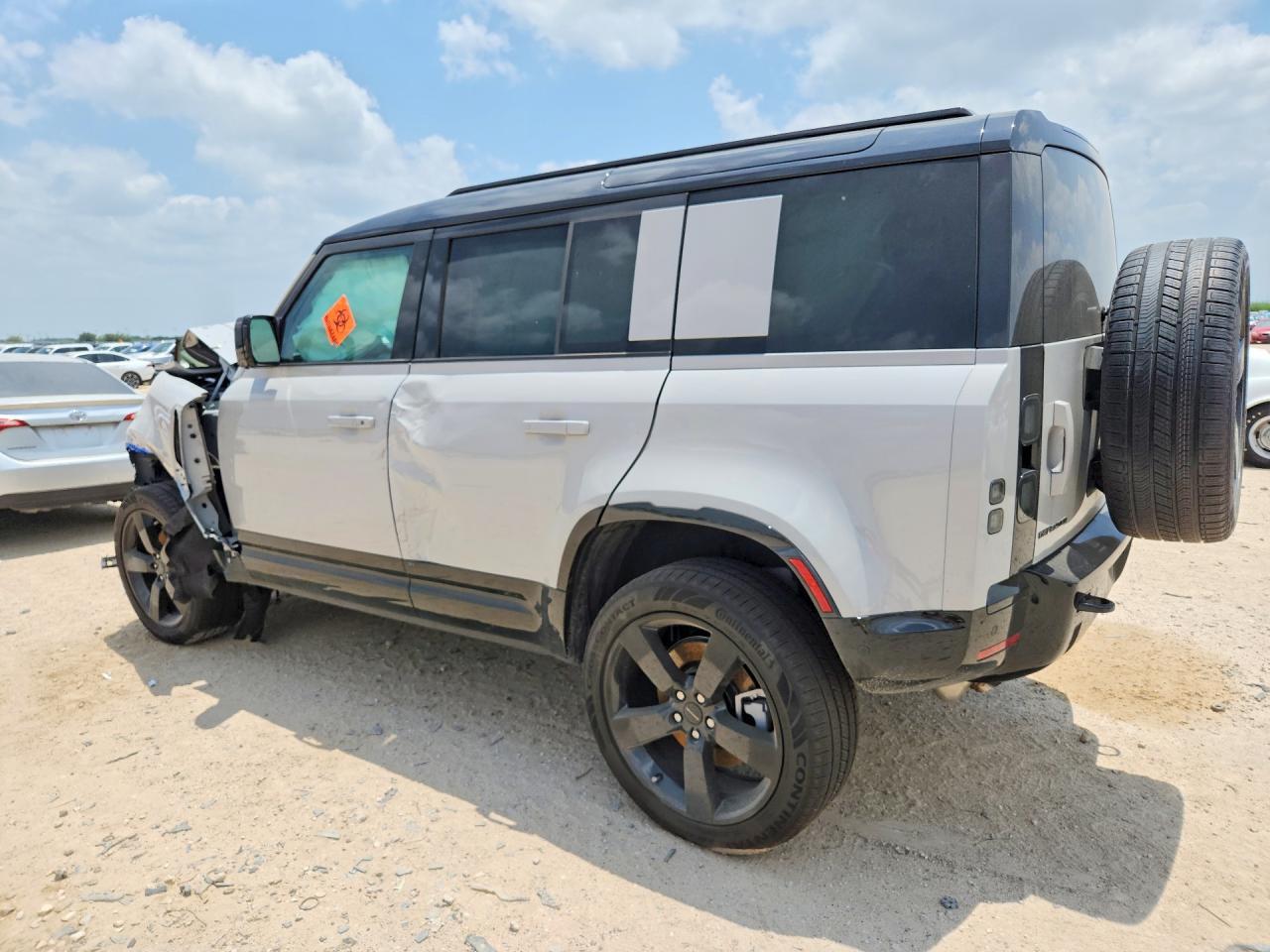 2026 Land Rover Defender 110 X-Dynamic Se - Фото 2