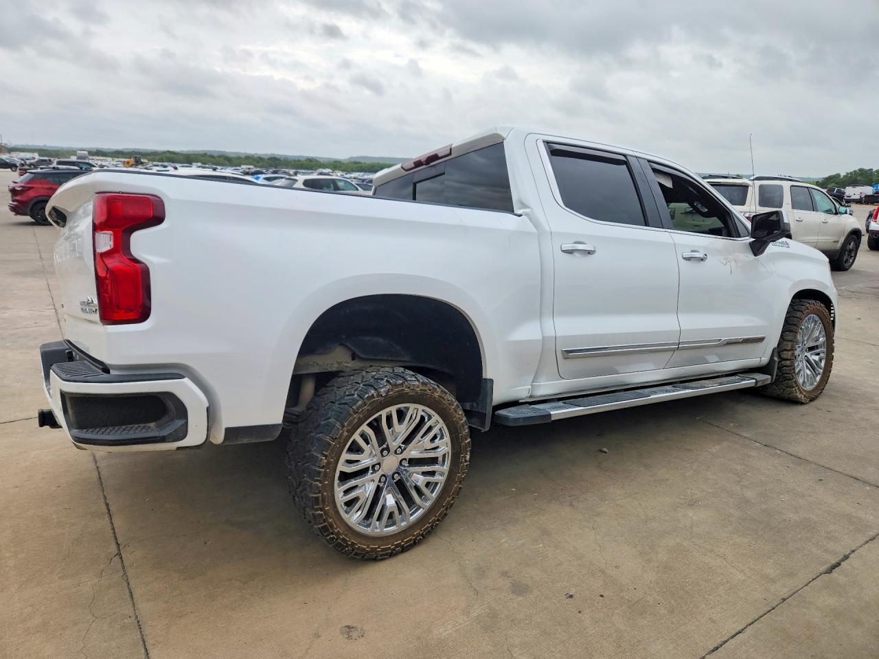 2022 Chevrolet Silverado K1500 High Country - Фото 3