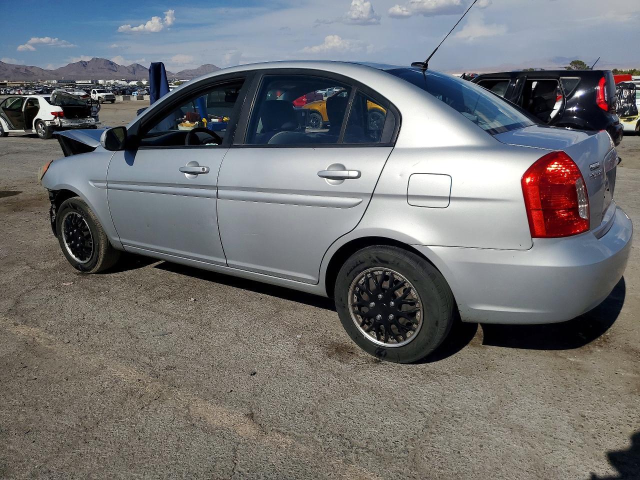 2011 Hyundai Accent Gls - Фото 2