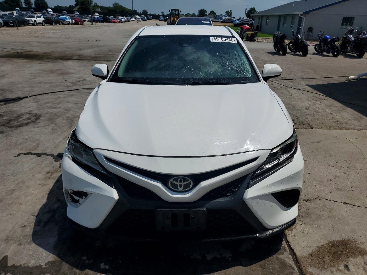 2019 Toyota Camry Se - Фото 5