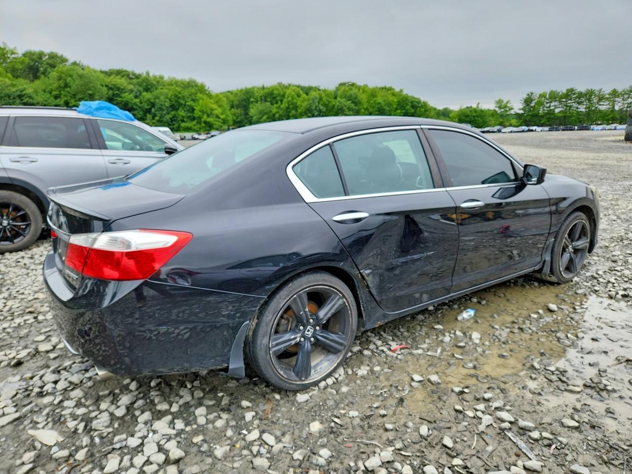 2015 Honda Accord Sport - Image 3