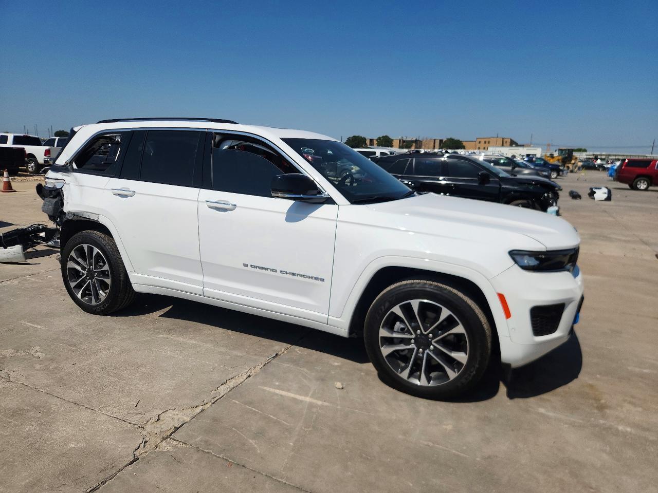 2023 Jeep Grand Cherokee Overland 4Xe - Image 4