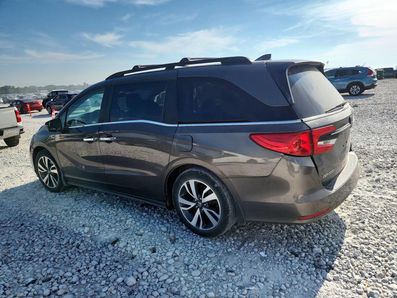 2022 Honda Odyssey Touring - Фото 2