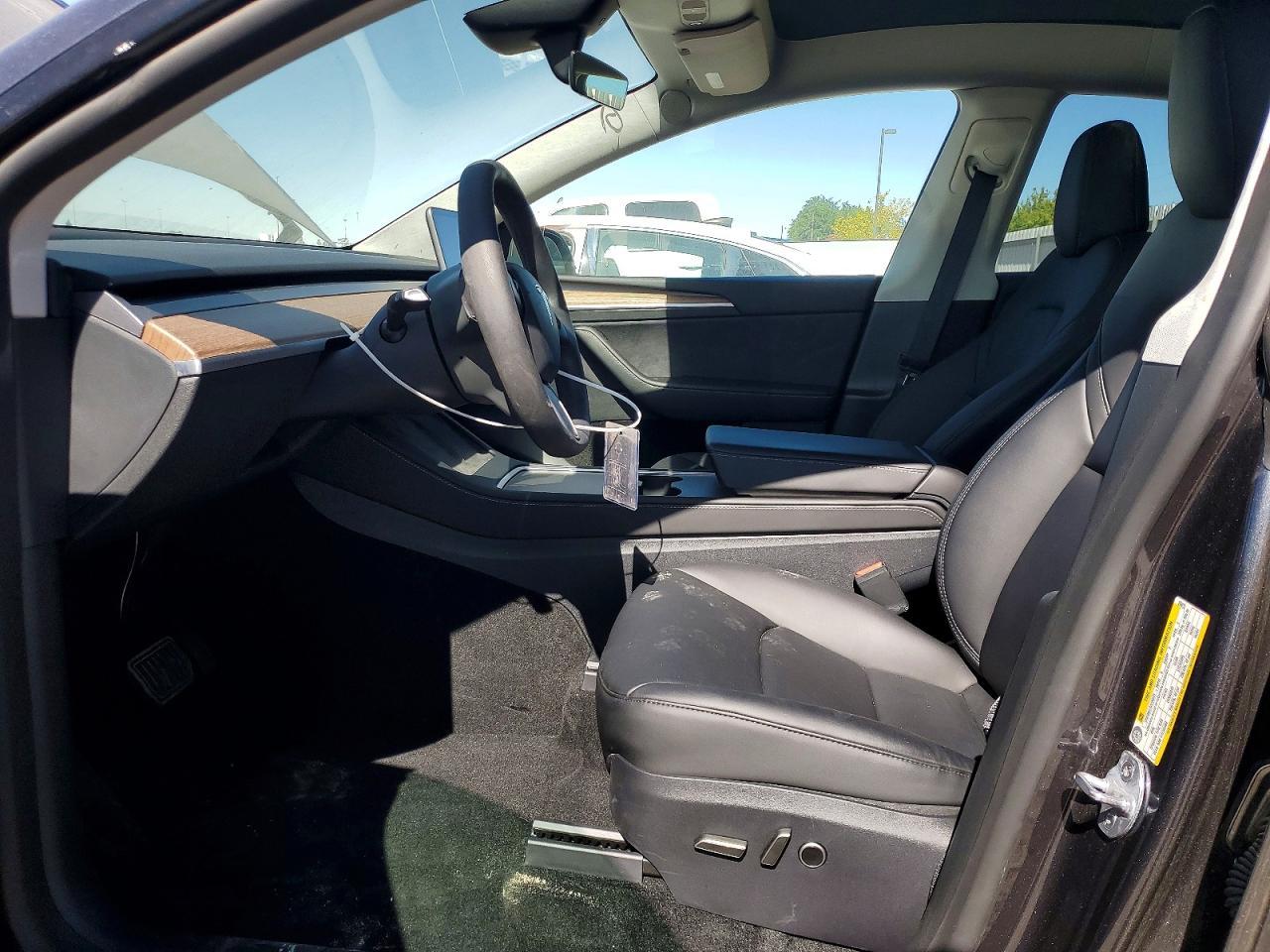 2025 Tesla Model Y - Фото 7