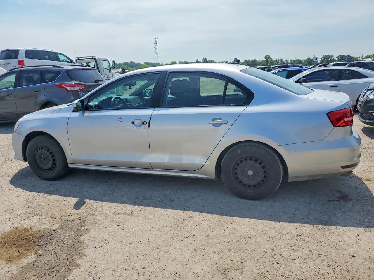 2015 Volkswagen Jetta Base - Image 2