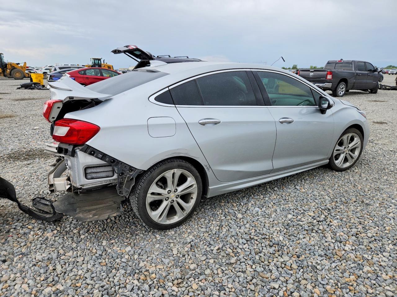 2016 Chevrolet Cruze Premier - Image 3