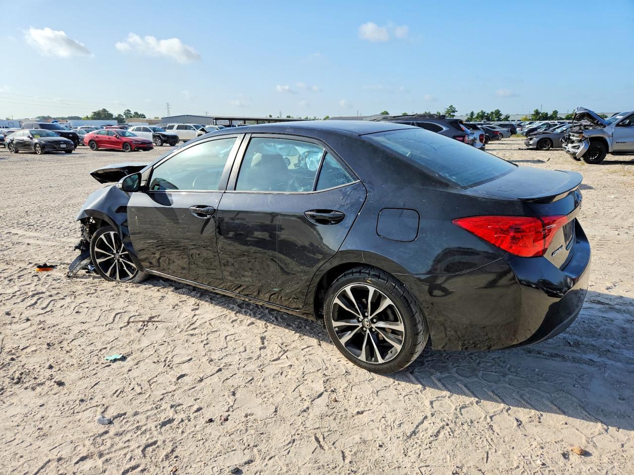 2017 Toyota Corolla Se - Image 2