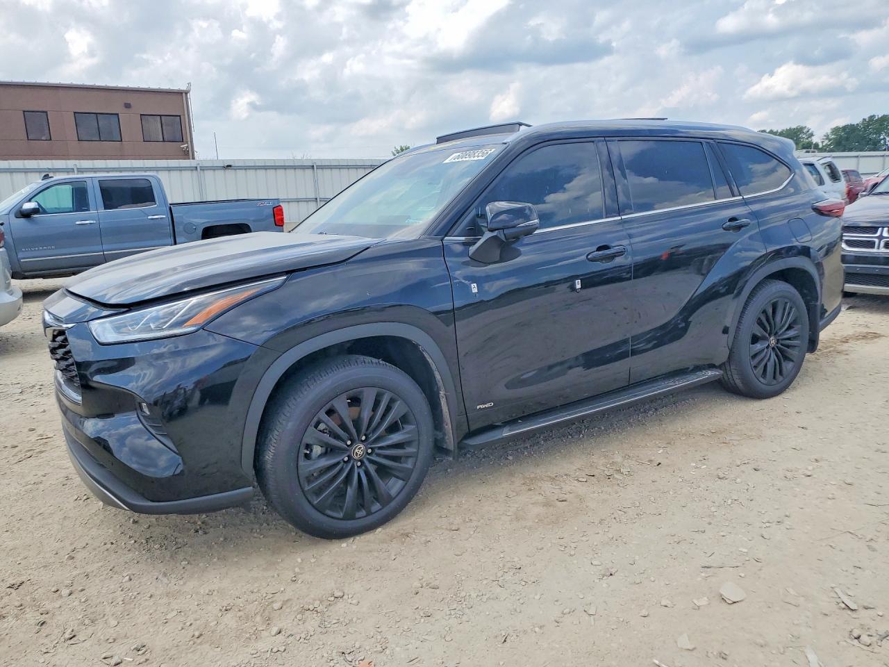 2024 Toyota Highlander Hybrid Platinum