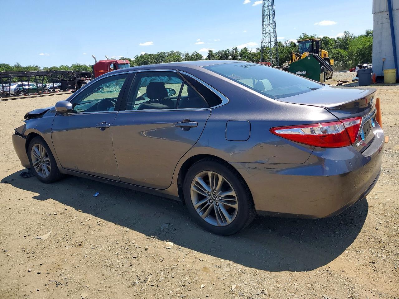 2016 Toyota Camry Se - Фото 2