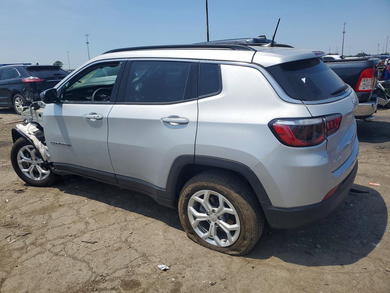 2024 Jeep Compass Latitude - Image 2