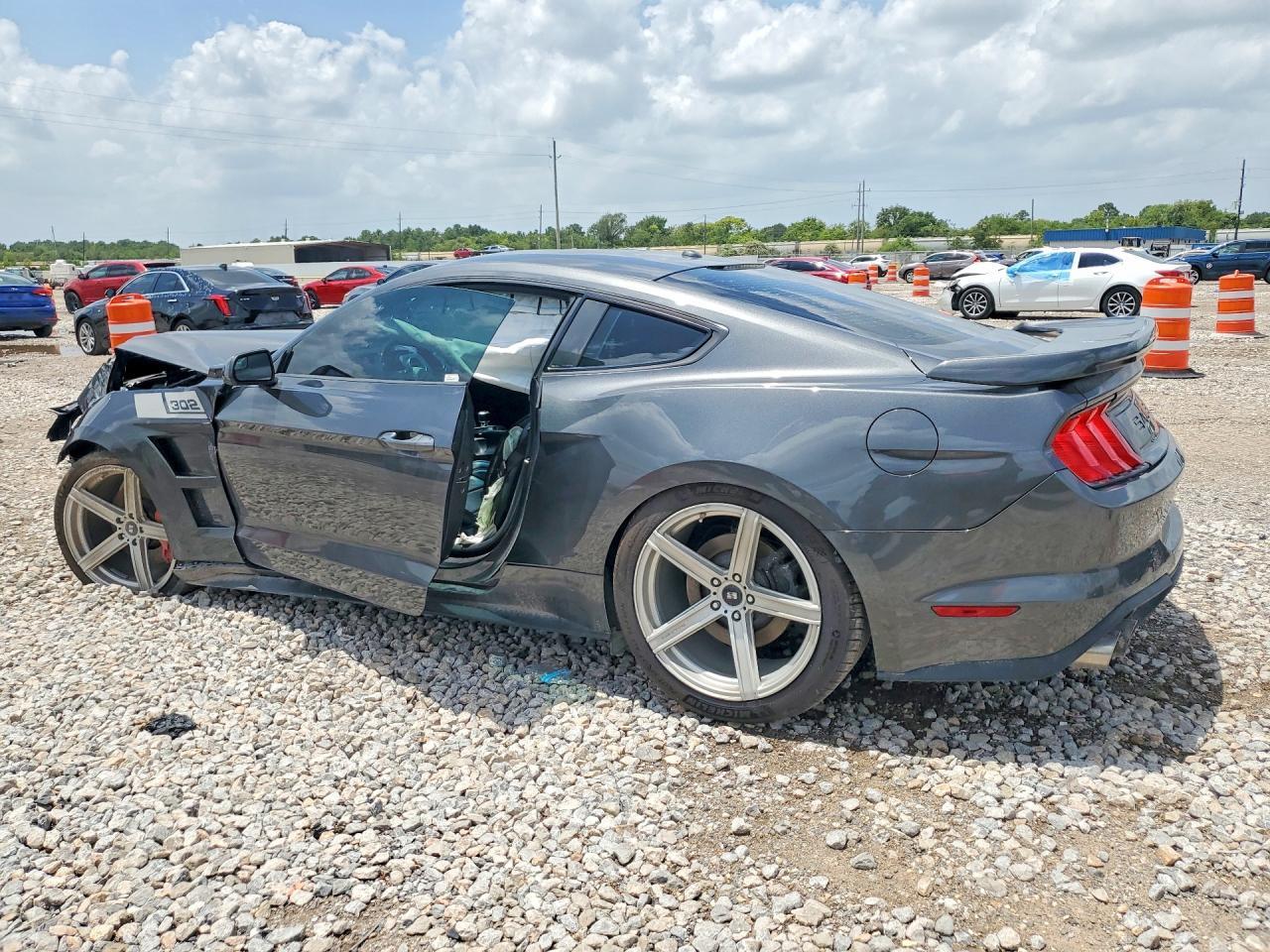 2020 Ford Mustang Gt - Фото 2