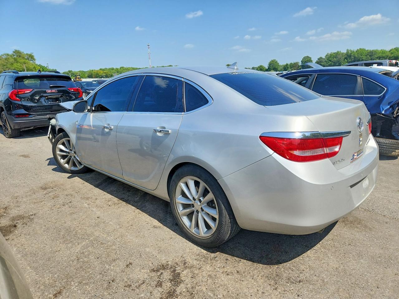 2012 Buick Verano Convenience - Фото 2