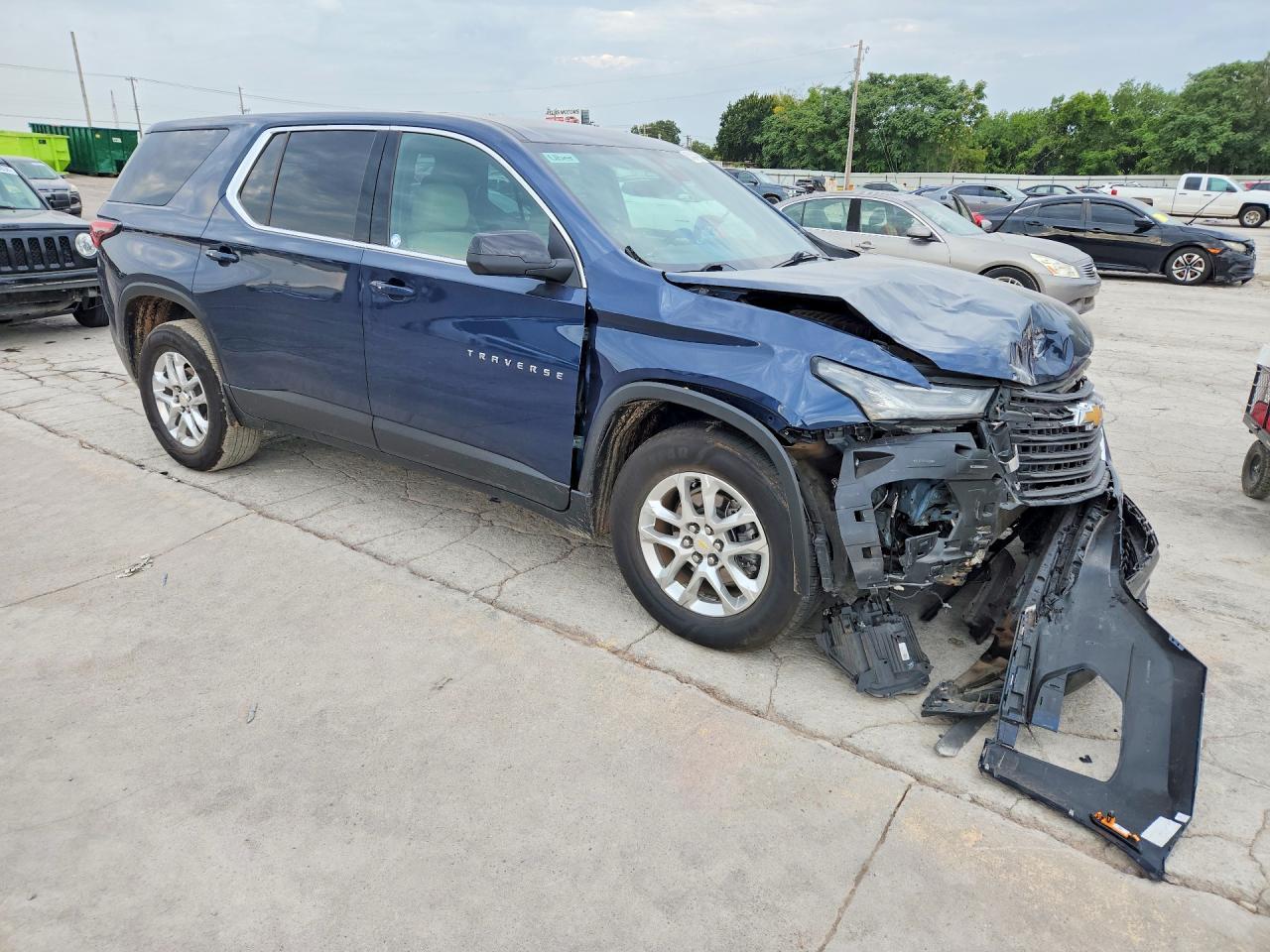 2022 Chevrolet Traverse Ls - Фото 4