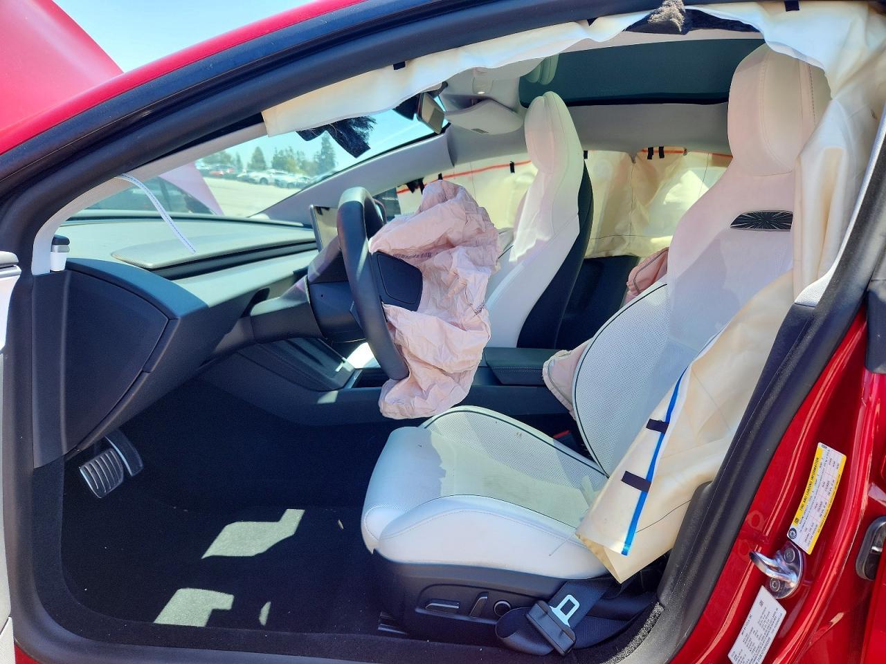 2025 Tesla Model 3 - Фото 7