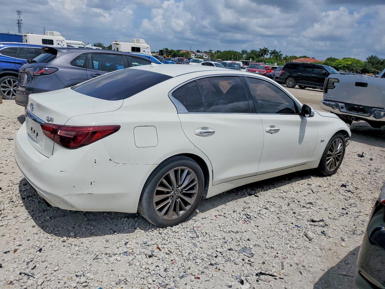 2018 Infiniti Q50 3.0T Luxe - Image 3