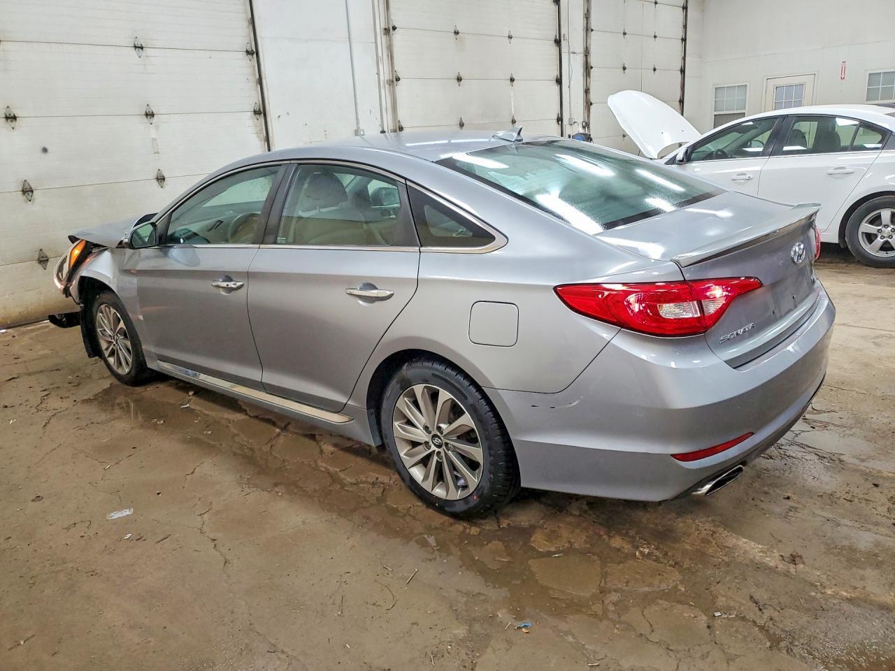 2015 Hyundai Sonata Sport - Фото 2