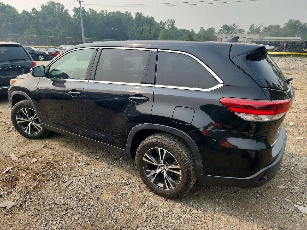 2019 Toyota Highlander Le Plus - Фото 2