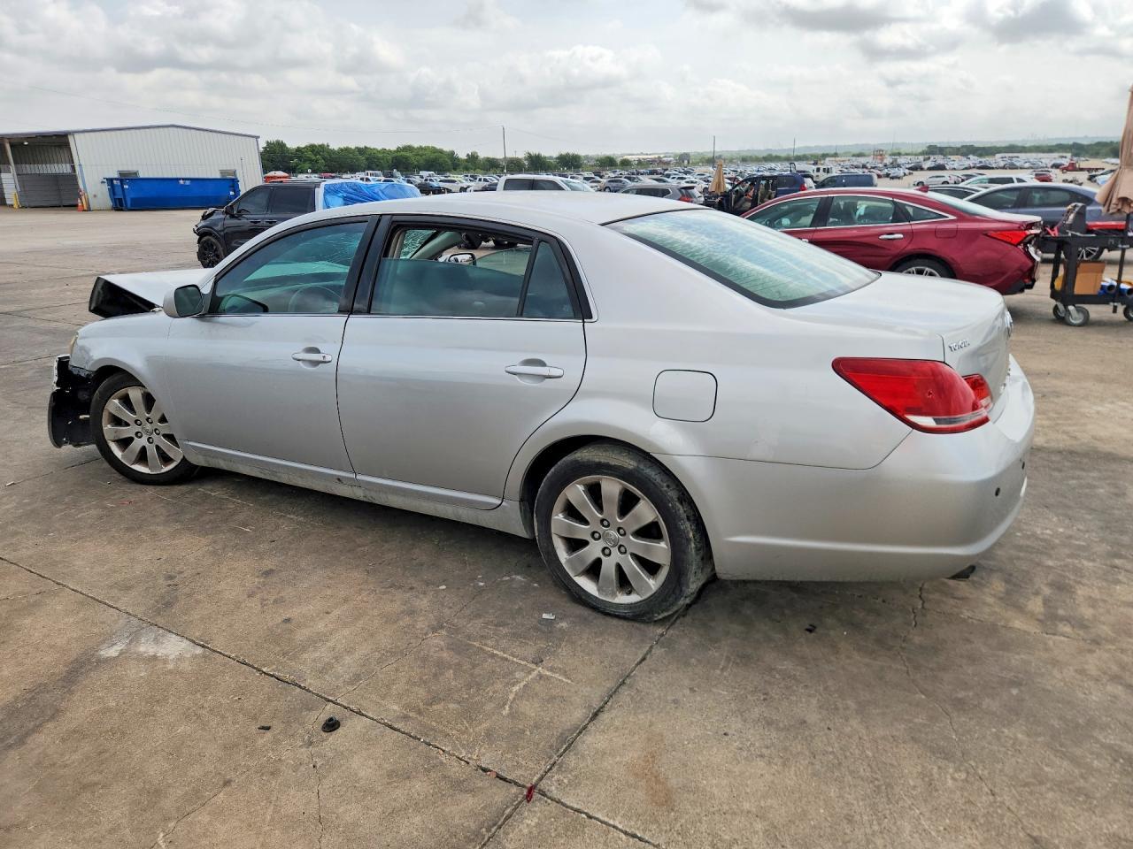 2006 Toyota Avalon Xls - Image 2