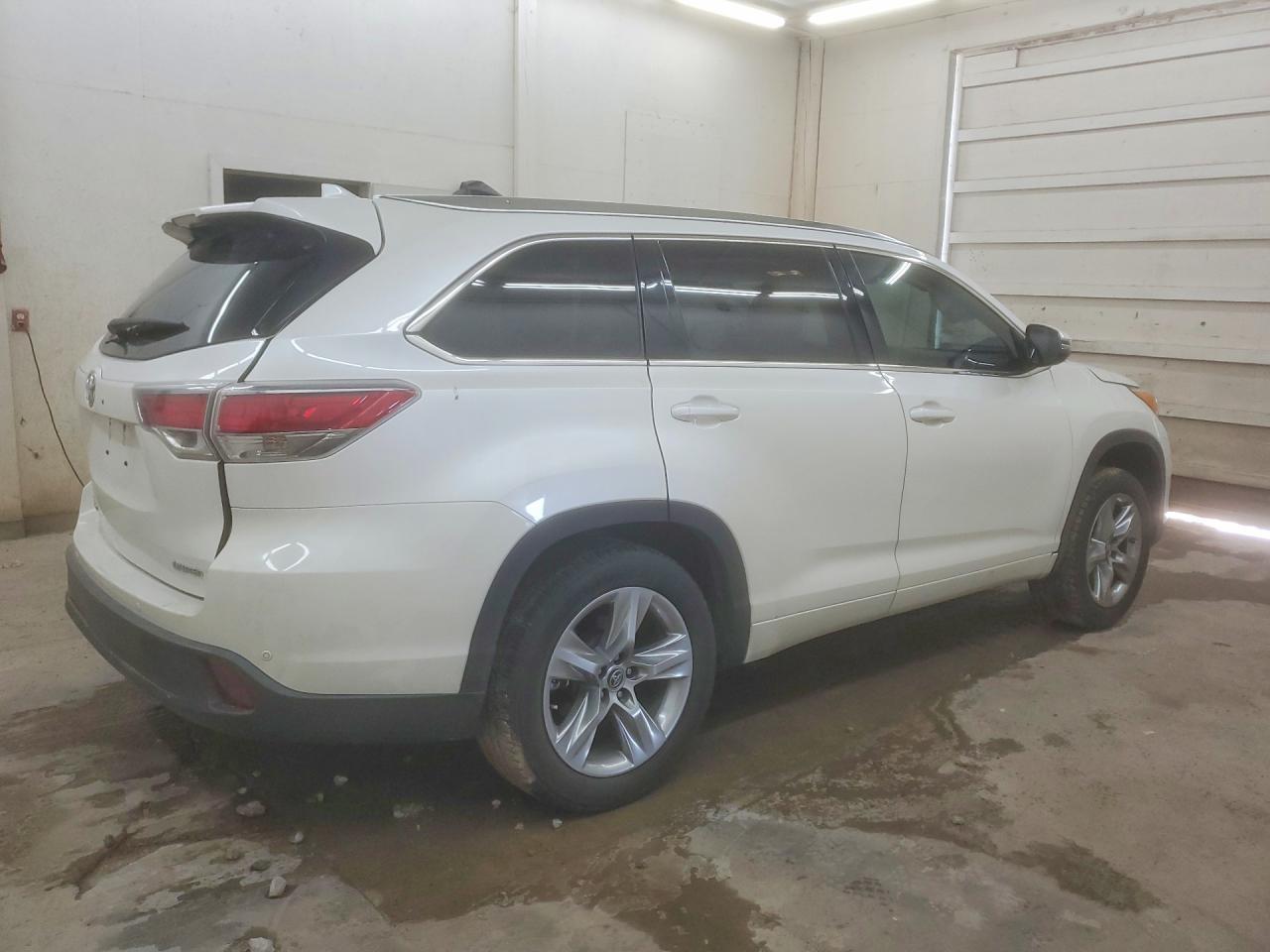 2016 Toyota Highlander Limited - Image 3