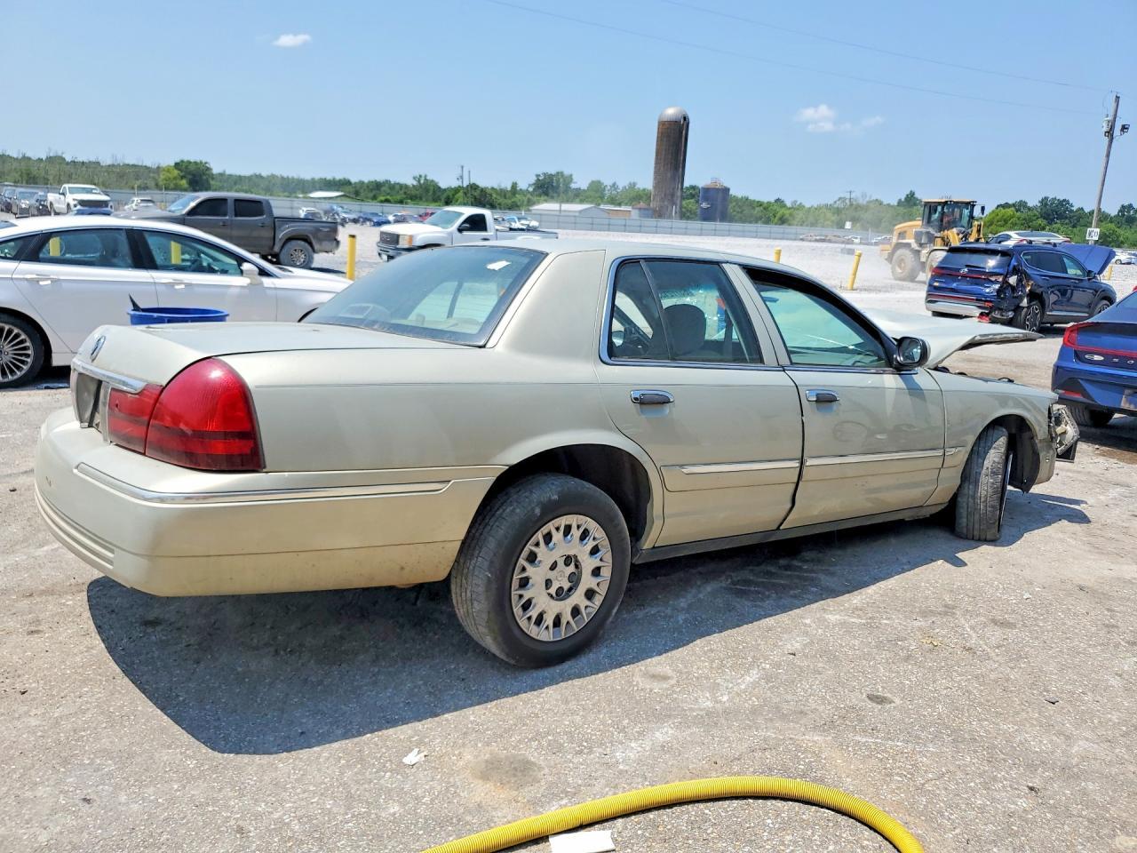 2004 Mercury Grand Marquis Gs - Image 3