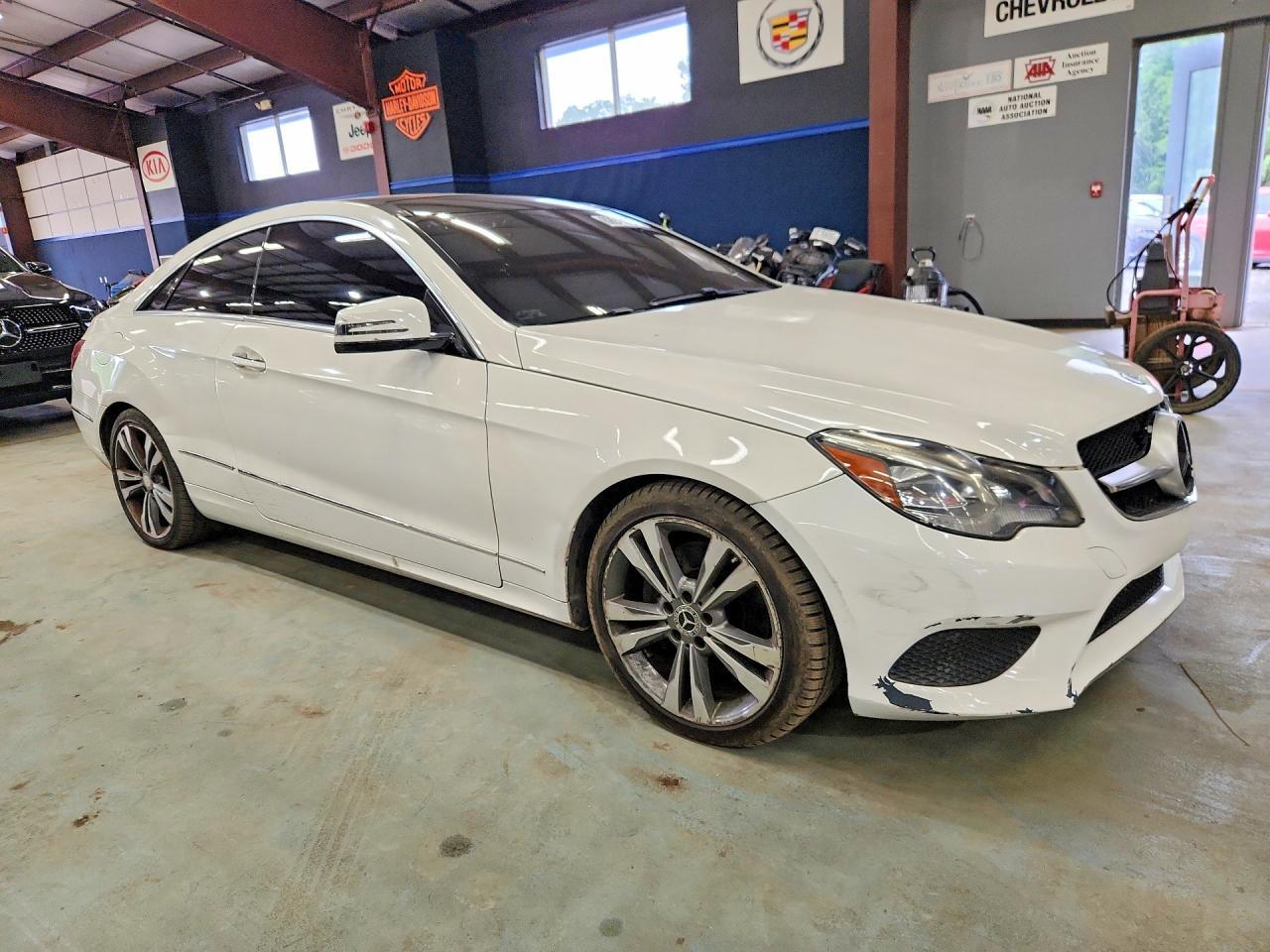 2016 Mercedes-Benz E 400 4Matic - Image 4