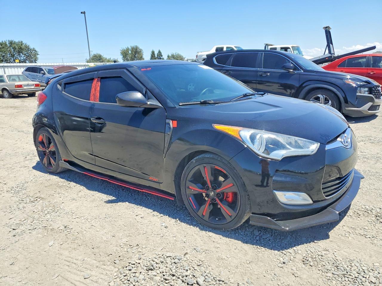 2016 Hyundai Veloster Base - Image 4