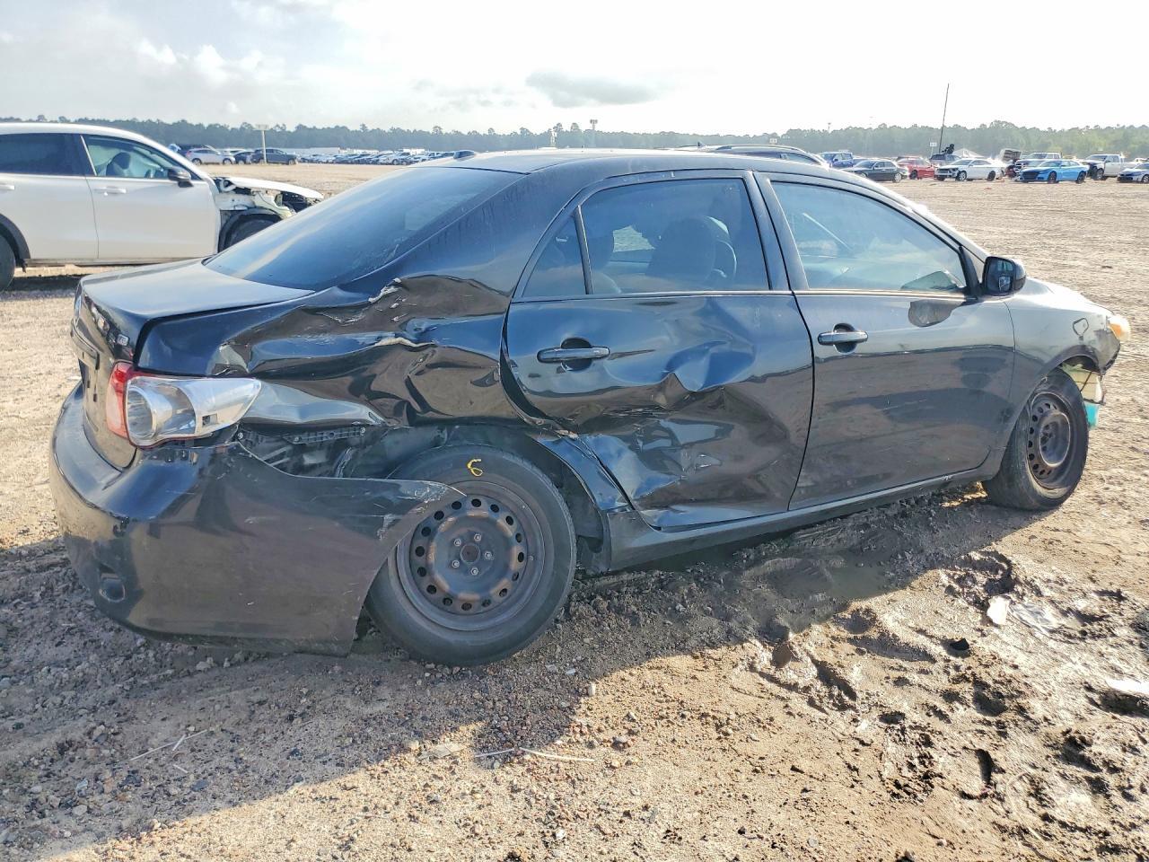 2010 Toyota Corolla Le - Фото 3
