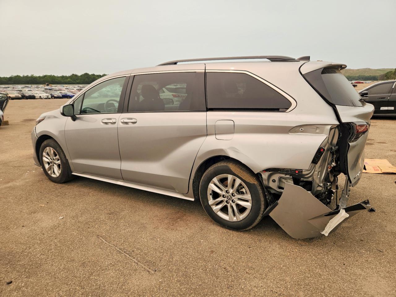 2025 Toyota Sienna Xle 7-Passenger - Фото 2