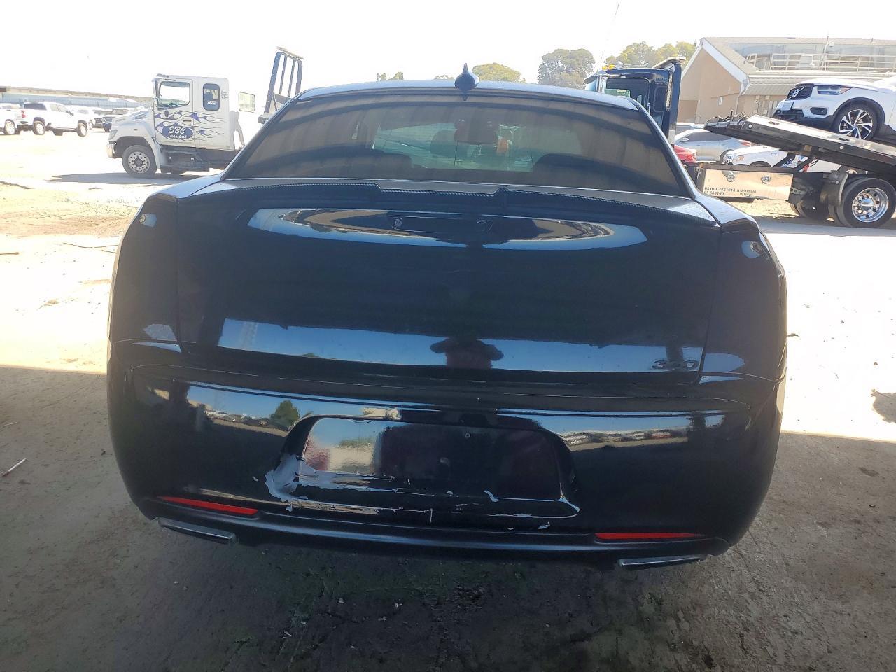 2016 Chrysler 300C - Image 6