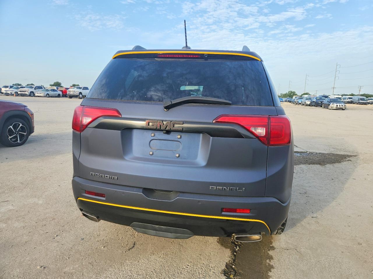 2017 GMC Acadia Denali - Фото 6