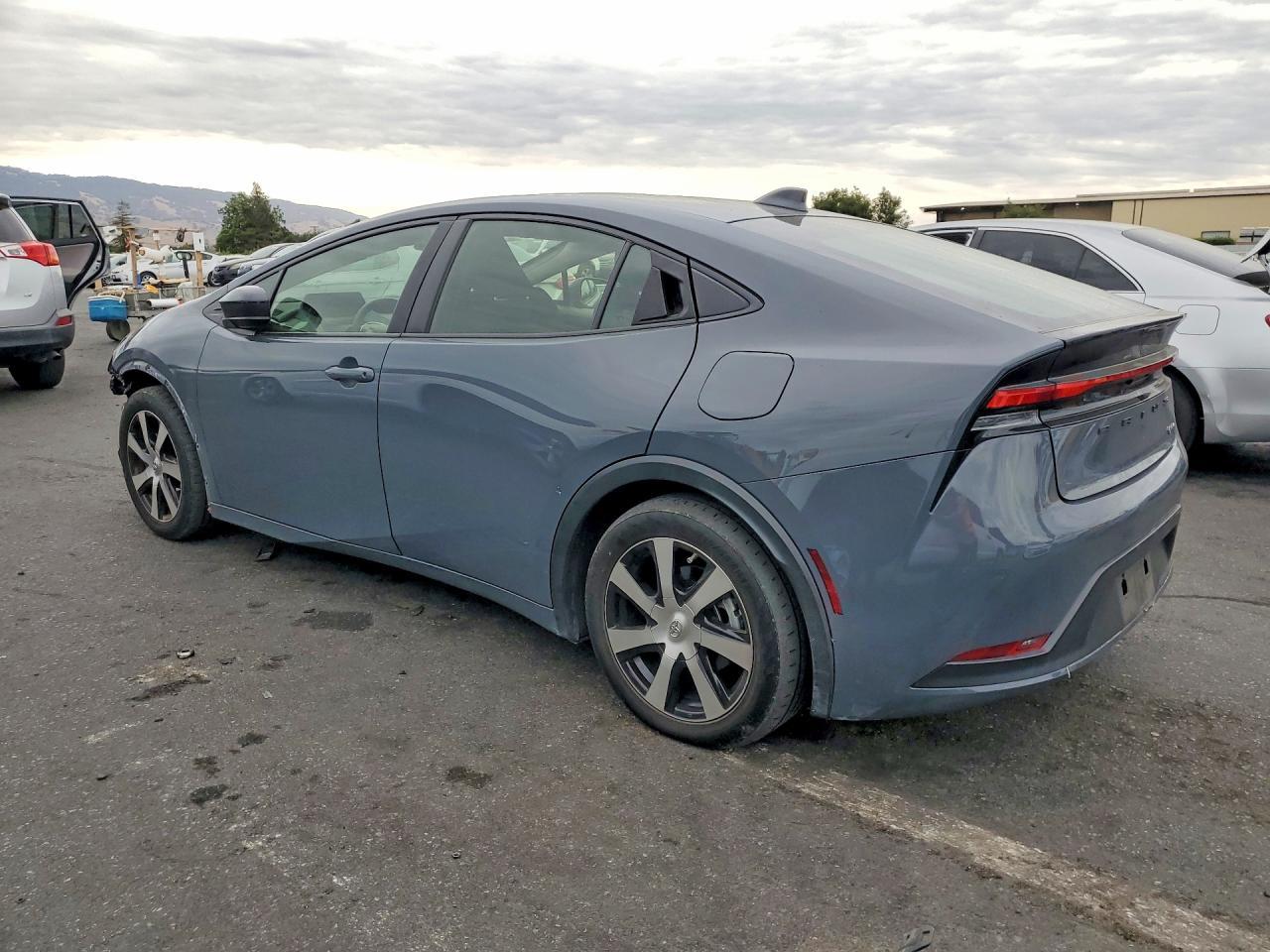 2024 Toyota Prius Le - Фото 2