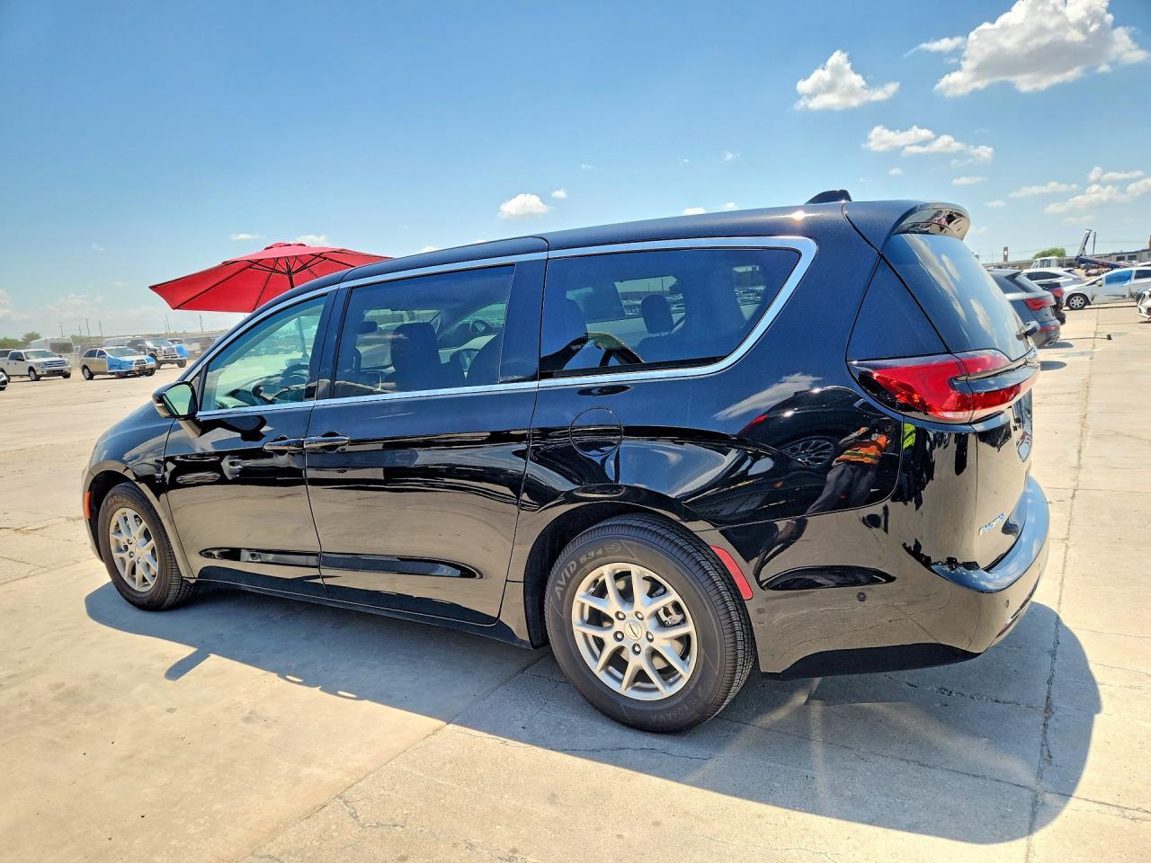 2024 Chrysler Pacifica Touring L - Фото 2
